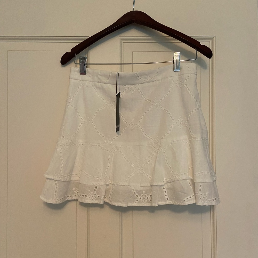 White skirt. New with tags